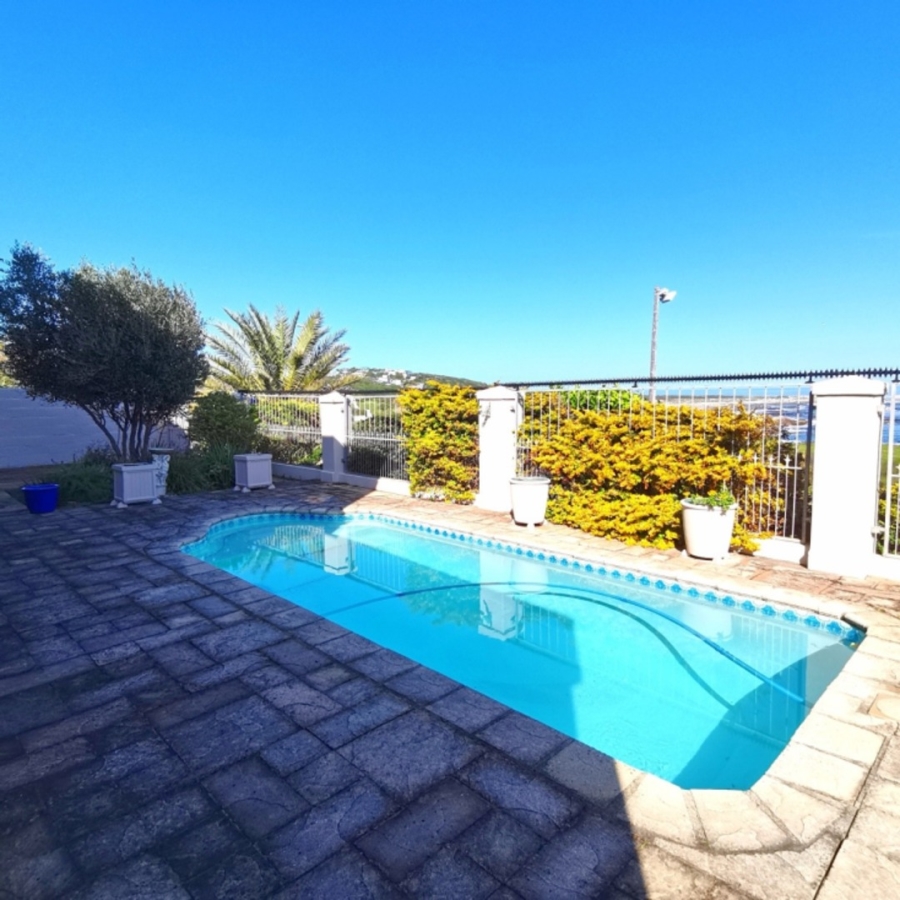 5 Bedroom Property for Sale in Sandbaai Western Cape